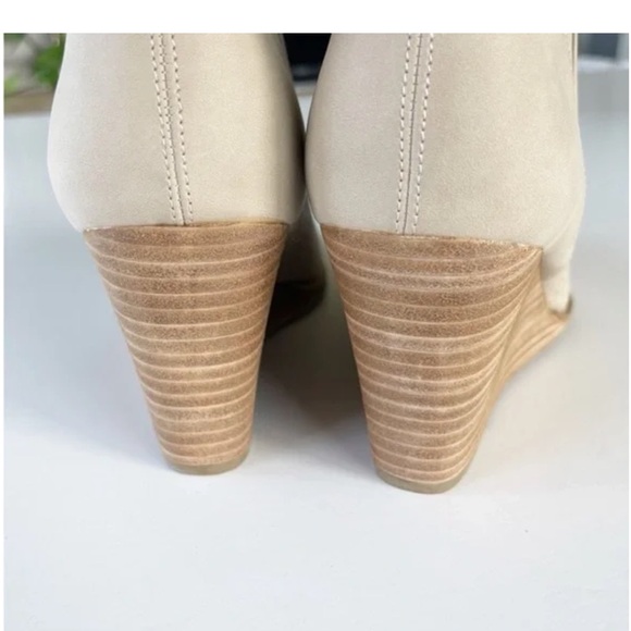 New Dolce Vita WOMENS booties Gerdy beige ankle wedges - Picture 11 of 15